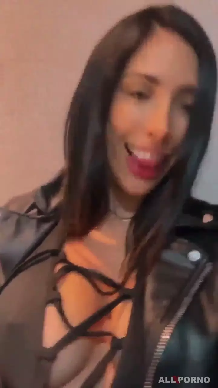 Abril Martinez tiene muchas ganas de tener sexo en la ducha