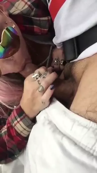 Amateur famoso ex bbb realizando sexo oral en una polla caliente