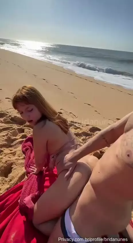 Brida Nunes muestra su intimidad en una playa pública en un video amateur en Xvideos