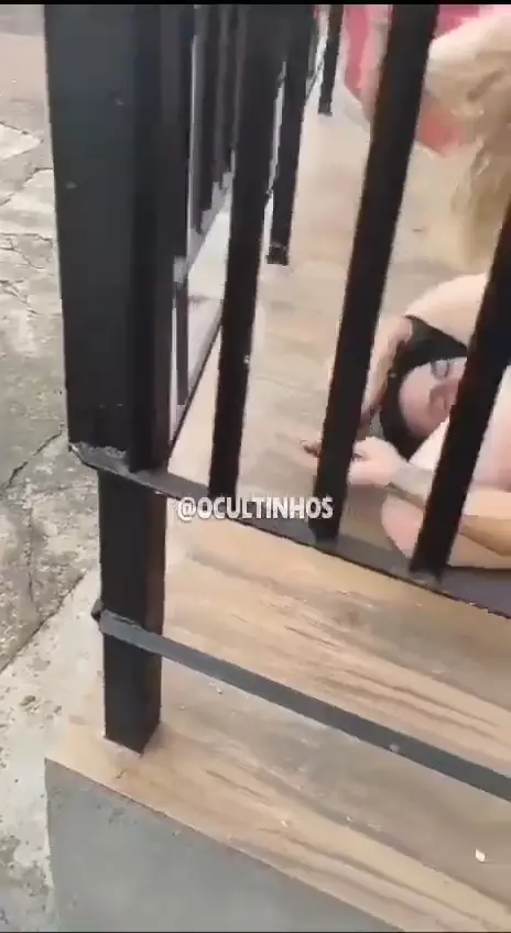 Rubia amateur sensacional azotando a un chico usando su coño