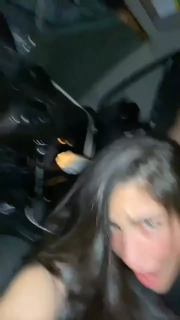 Chica fue captada en video follando caliente en un Uber para no tener que pagar el viaje