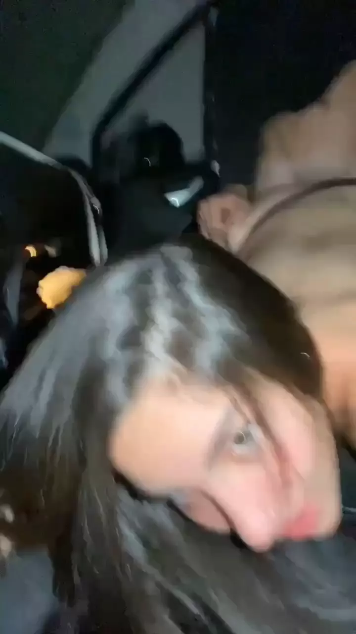 Chica fue captada en video follando caliente en un Uber para no tener que pagar el viaje