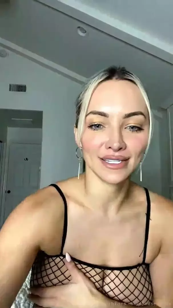 Se revelan los filtros de red de vídeo en vivo de Lindsey Pelas