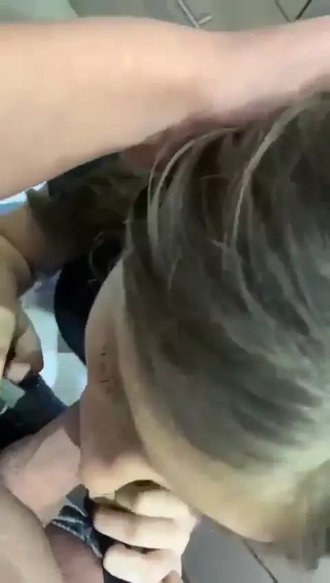 Juliana Duque practicando sexo oral y recibiendo eyaculación facial