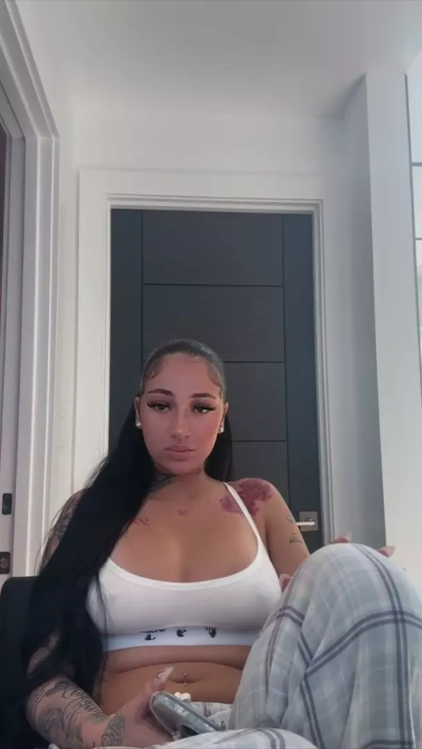 Bhad Bhabie: Se filtró el video de Onlyfans Livestream See Through Nipples