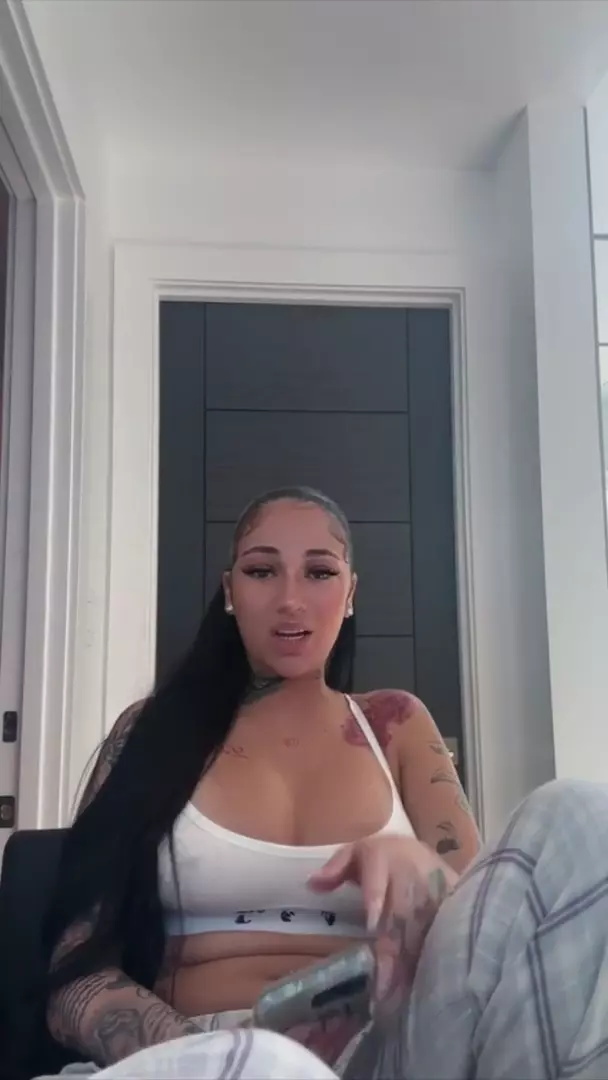 Bhad Bhabie: Se filtró el video de Onlyfans Livestream See Through Nipples