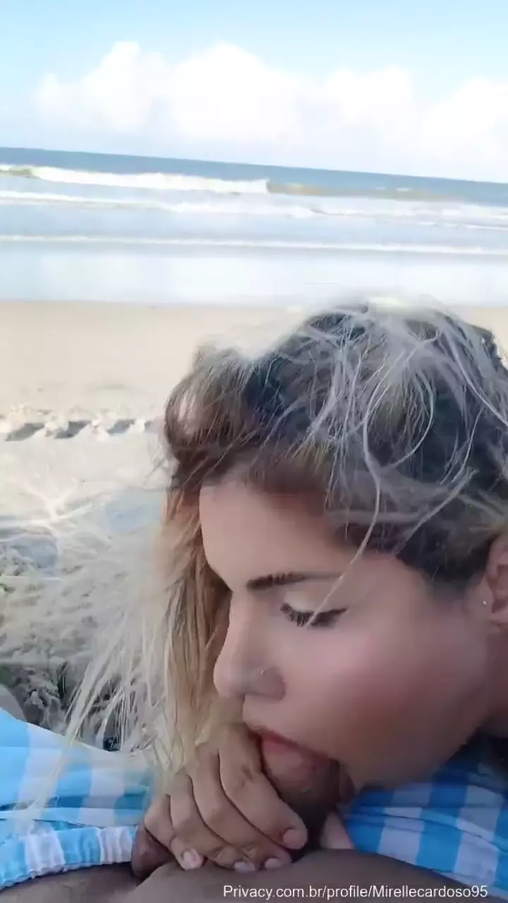 Mirelle Cardoso es captada haciendo una buena follada oral en la playa en un vídeo amateur