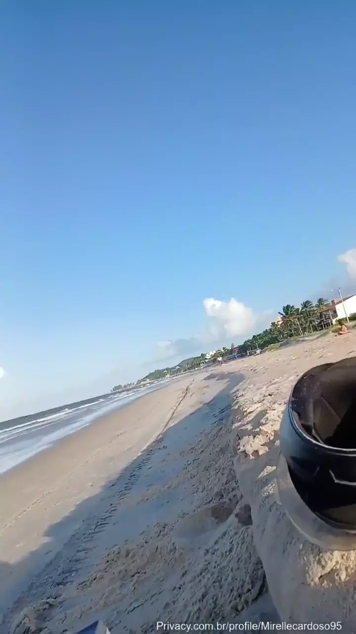 Mirelle Cardoso es captada haciendo una buena follada oral en la playa en un vídeo amateur