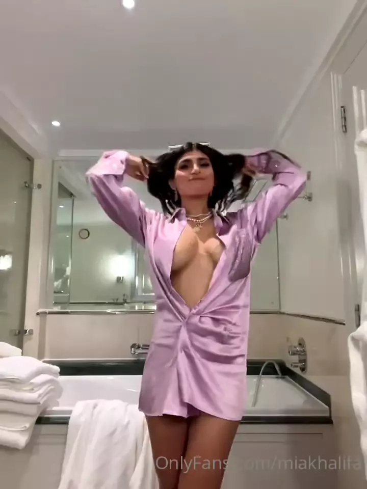 Mia Khalifa deja ver su ardiente figura en tacones altos en video filtrado en Onlyfans