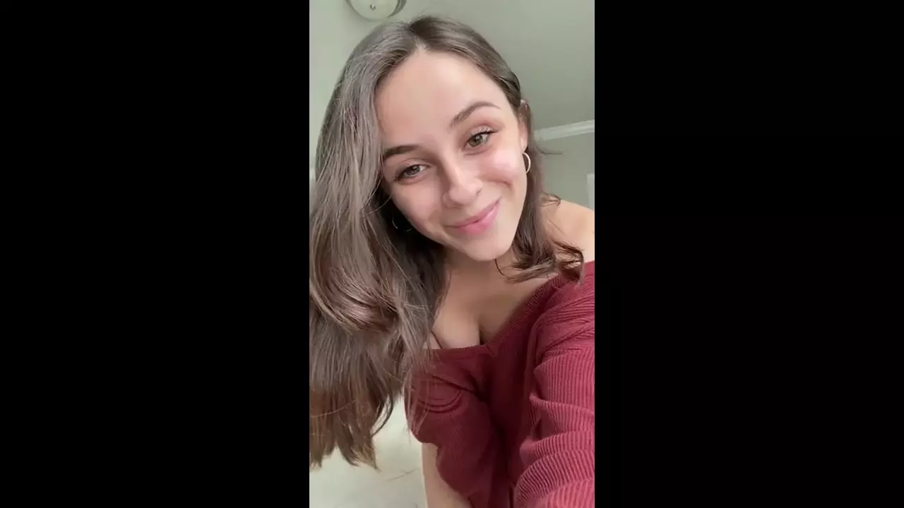 Se ha filtrado en Onlyfans un vídeo porno de LilahAnne jugando con su coño