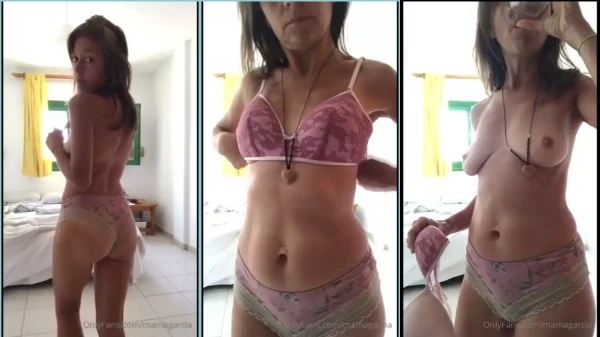 Mama García: Video Desnudo De Striptease De Onlyfans