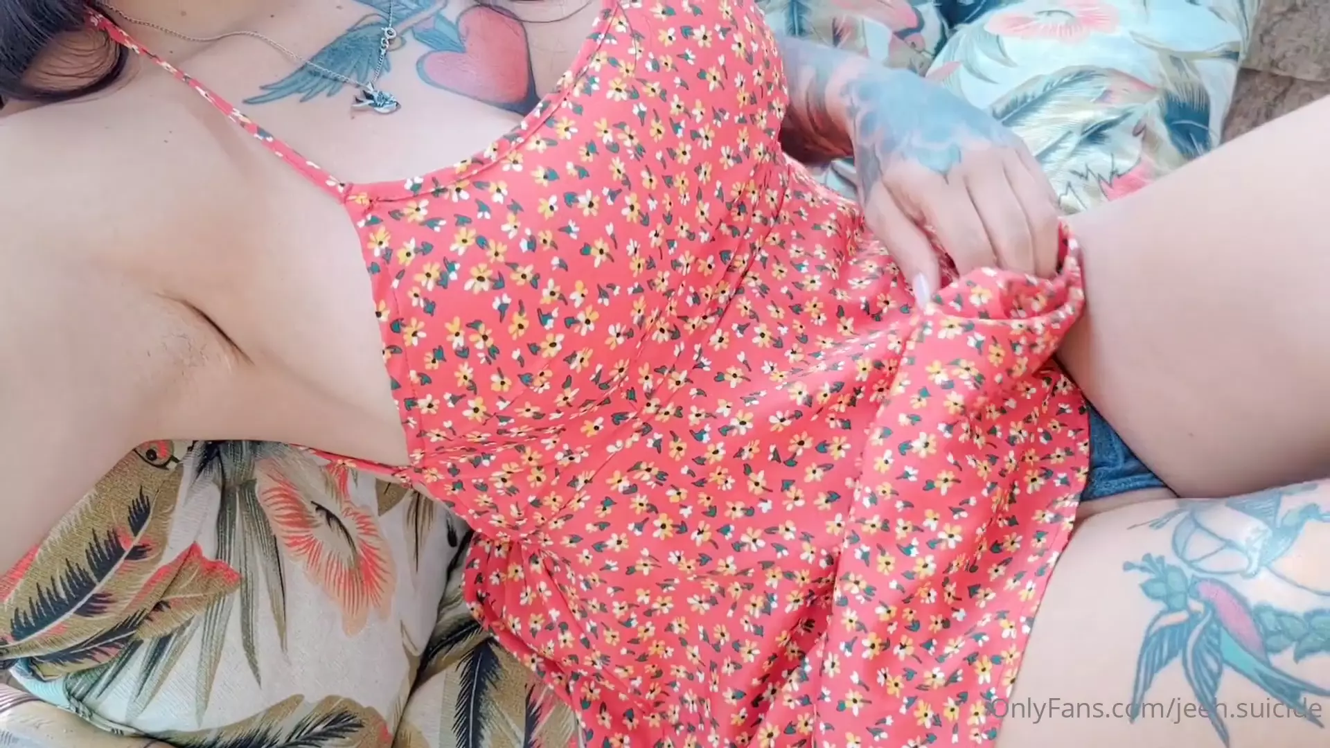 Jeeh Suicide ganó popularidad en la web al mostrar su extenso contenido en Onlyfans