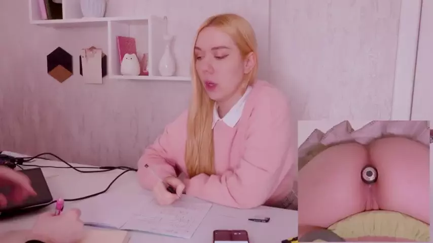 Estudiante rubia follando anal caliente con su novio y disfrutándolo mucho