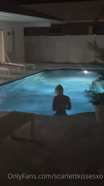 ScarlettKissesXO Se filtró un vídeo íntimo desnudo en la piscina