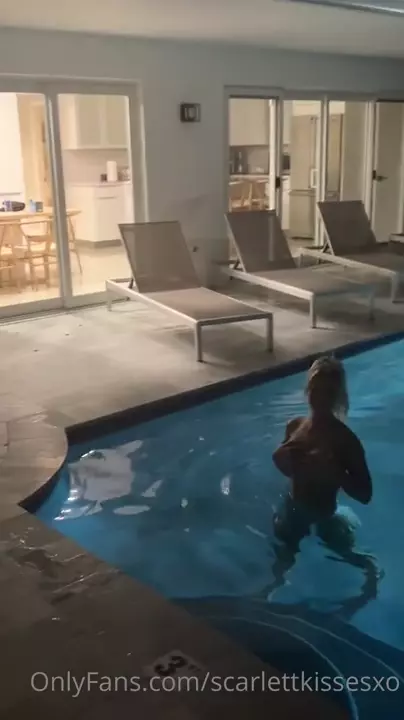 ScarlettKissesXO Se filtró un vídeo íntimo desnudo en la piscina