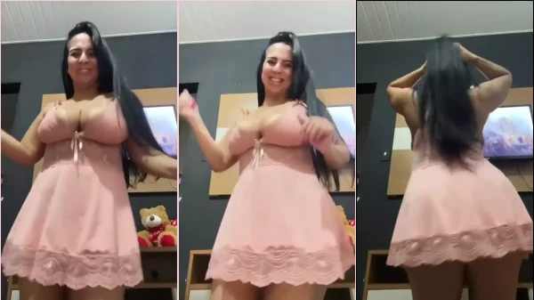 Josy Vania se mueve muy atrevida, desde su vestido corto hasta su corona con cola