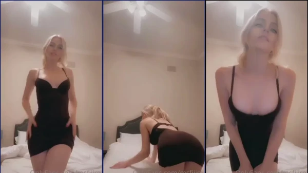 Vídeo filtrado de MsFiiire ​​realizando un sensual striptease y metiéndose los dedos