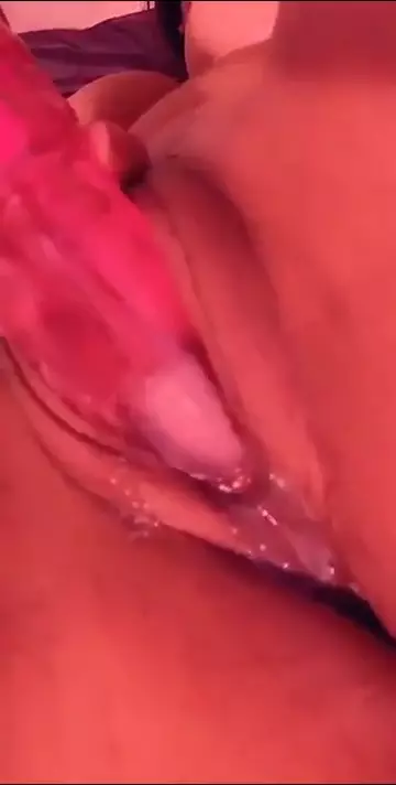 Alva Jay se destaca en video de Snapchat con masturbación con consolador hasta terminar con creampie