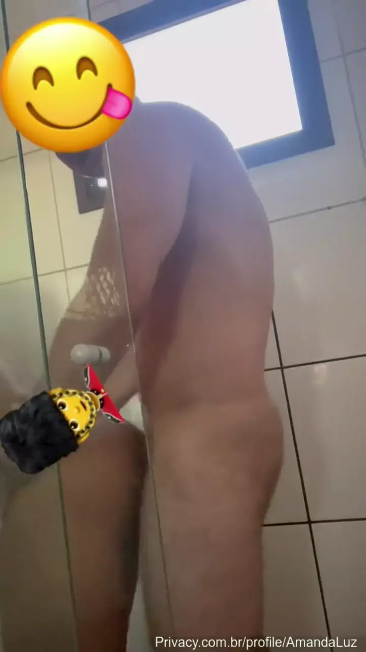 Amanda Luz follándose a un gordito en el baño en una escena casera