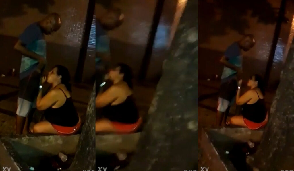 Amateur tetona es pillada teniendo un buen sexo oral con un negro en una avenida