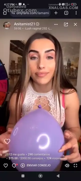 Anita se muestra en video en vivo masturbándose