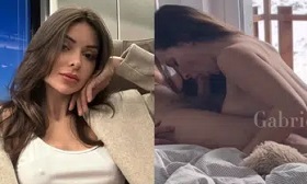 Gabrieli Dortt, sensual y juguetona, tiene un encuentro apasionado con el vigoroso miembro viril del hombre