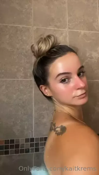 Kaitlyn Krems filtra video de jabón de ducha en Onlyfans