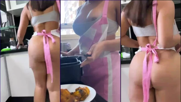 La sensual Lina Nakamura cocinando sin ropa interior y provocando a su pareja