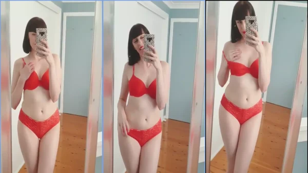 Lolly Colmillos Rojo muestra su video desnuda en Twitch vestida solo con tanga