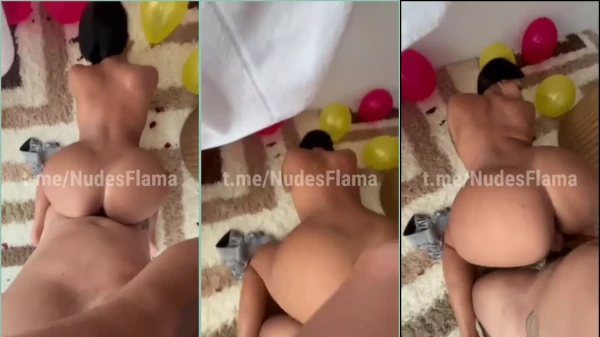 Mujer latina de culo prominente siendo filmada mientras practica sexo a cuatro patas