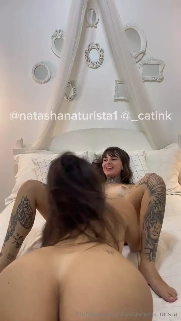 Natasha Steffens estimula sexualmente a Catink con habilidad