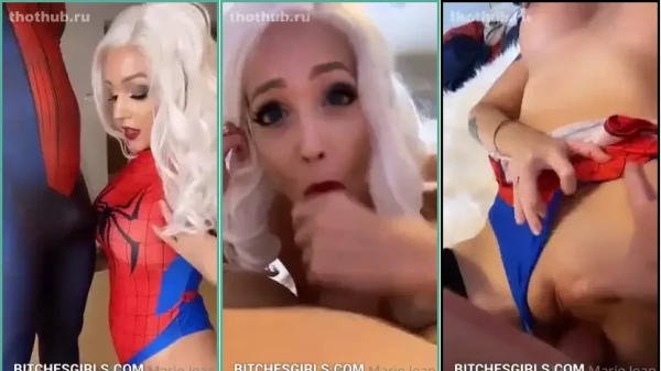 Nicole Marie Jean, caracterizada como Spider-Woman, recibe una felación de una traviesa mientras ella se entrega sexualmente