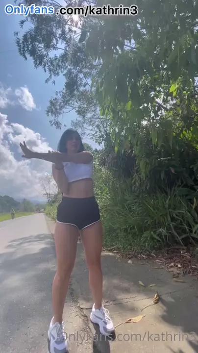 Se filtró el video de masturbación de Kathrin3 mientras caminaba