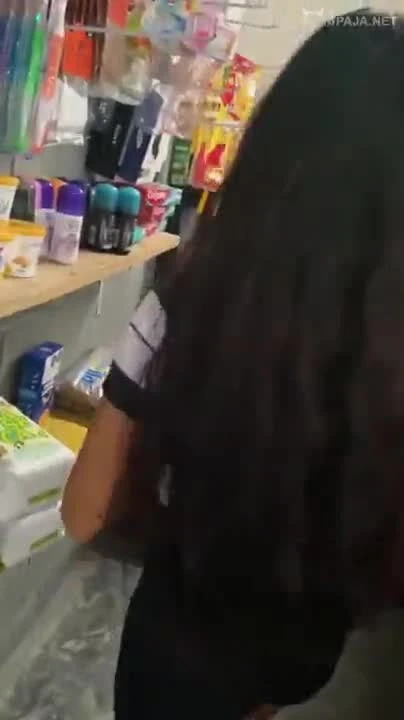 Una joven mostrando su delicioso y abultado coño