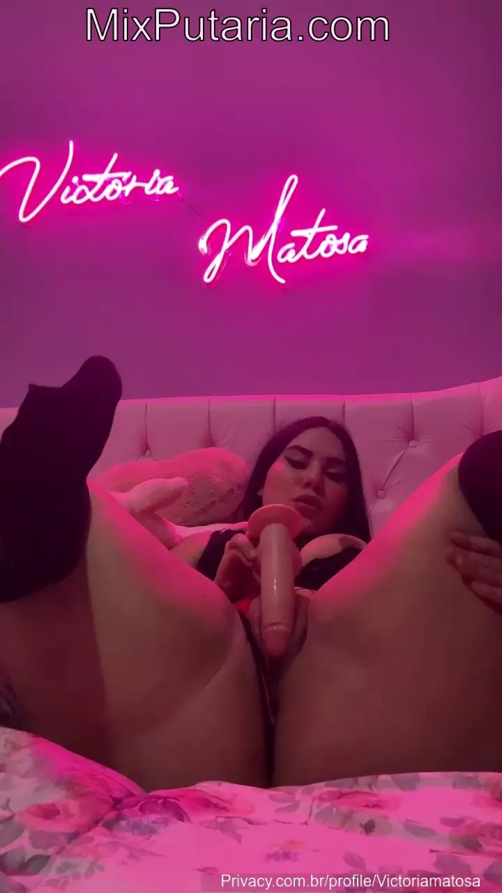 Victoria Matosa disfrutando de su intimidad utilizando un juguete sexual en sus momentos privados