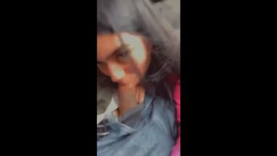 Estefany Vivas Mamando Guevo en Coche